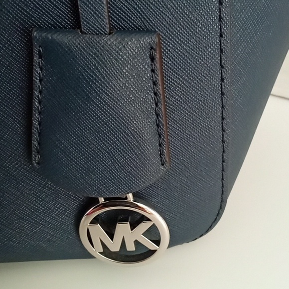 Michael Kors Large X Chain Shoulder Tote Bag - Picture 3 of 6